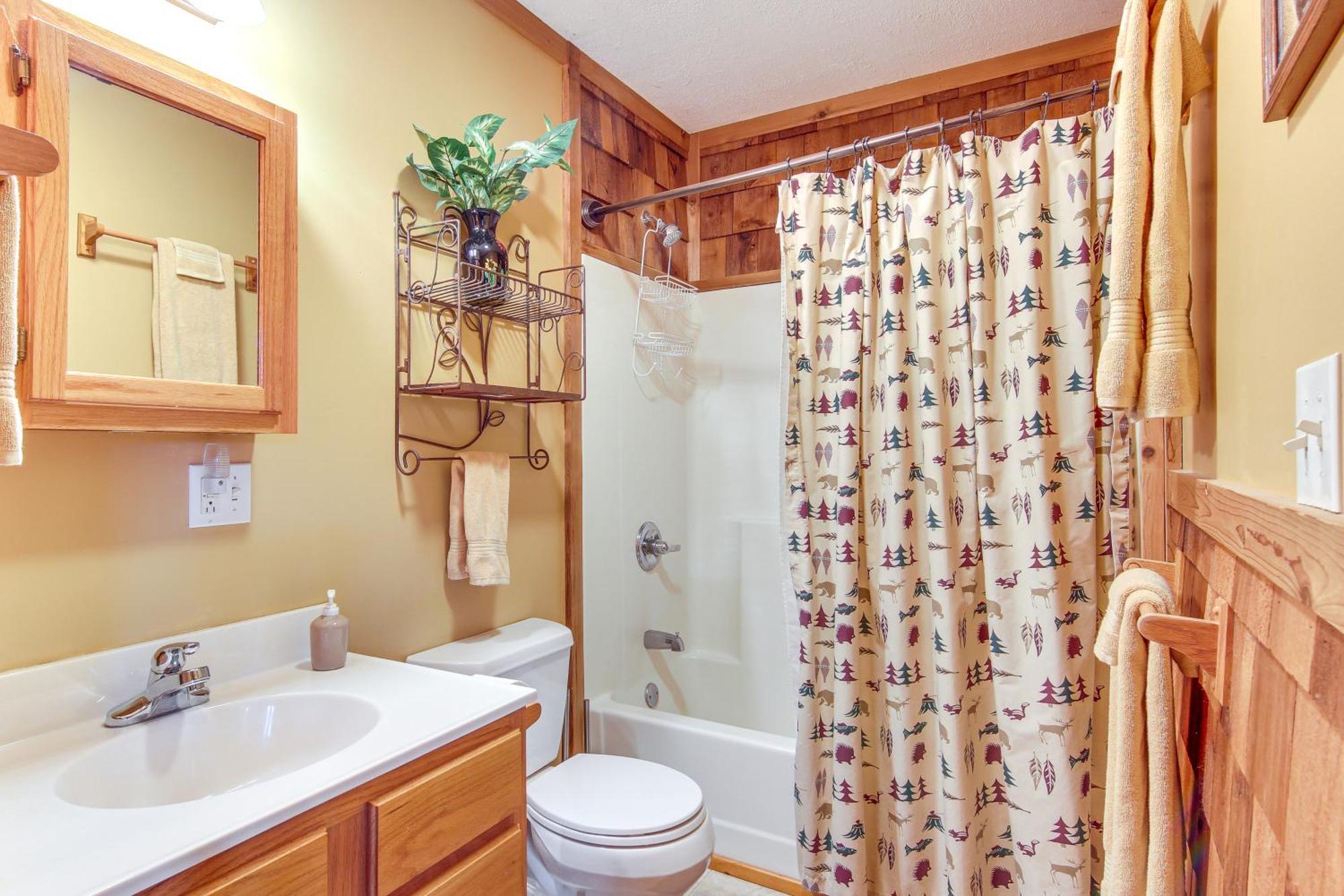Charming Fox Den Cabin In Whittier With Hot Tub! Bagian luar foto