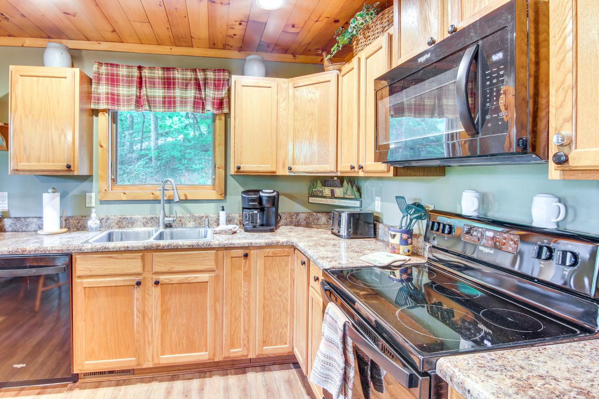 Charming Fox Den Cabin In Whittier With Hot Tub! Bagian luar foto