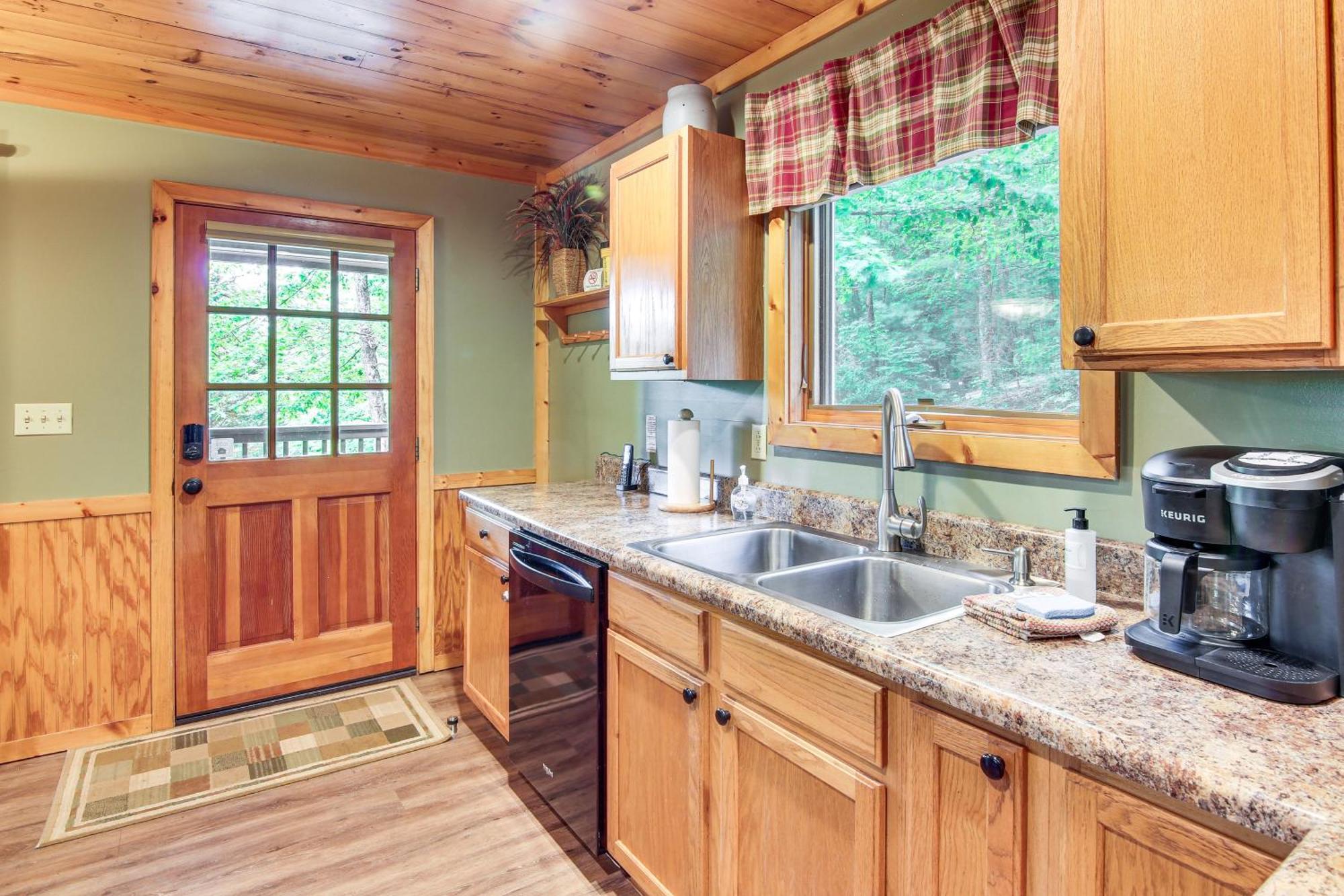Charming Fox Den Cabin In Whittier With Hot Tub! Bagian luar foto