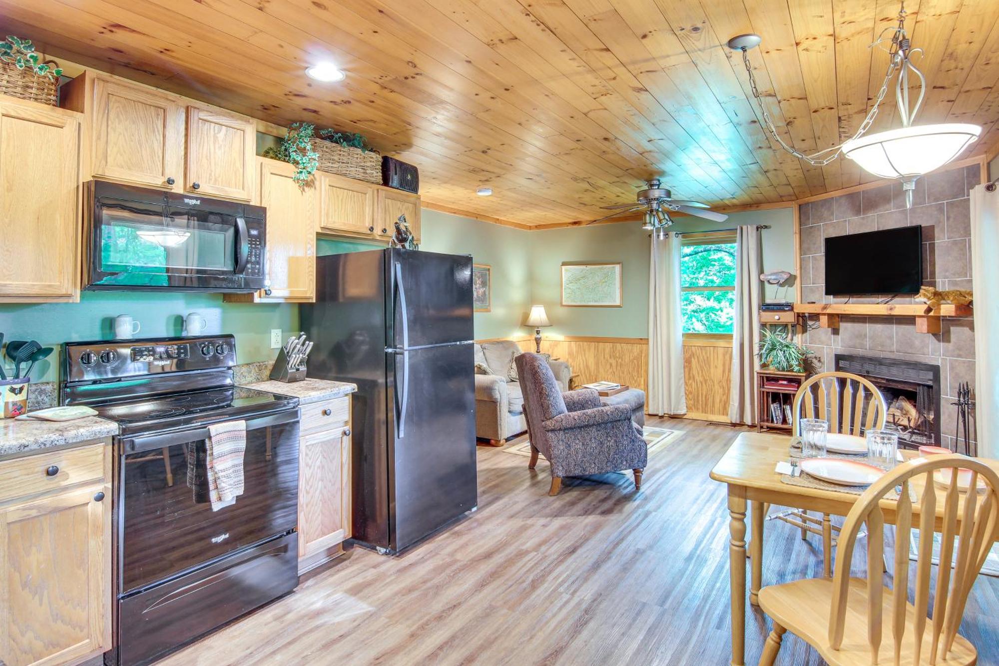 Charming Fox Den Cabin In Whittier With Hot Tub! Bagian luar foto